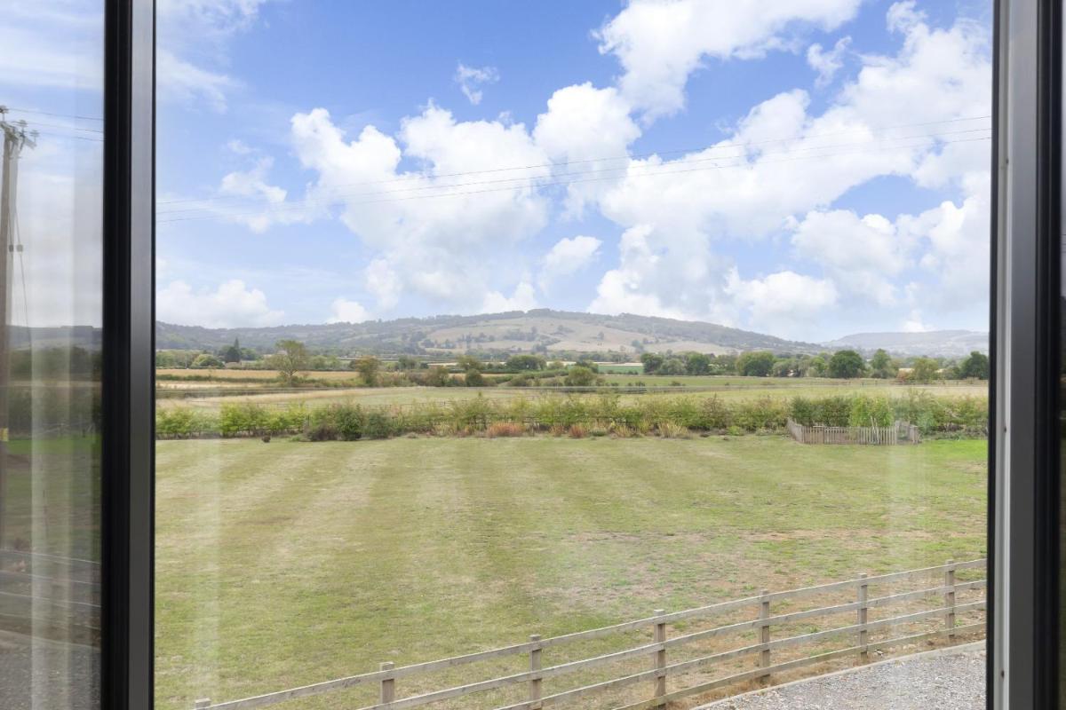Beautiful Self Contained Studio Home in Rural Toddington - Housity
