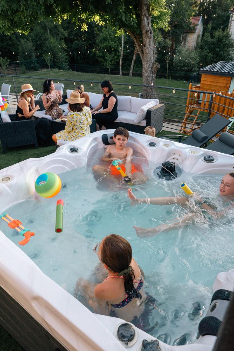 Villa les Rives Champenoises SPA Bord de Seine - Housity