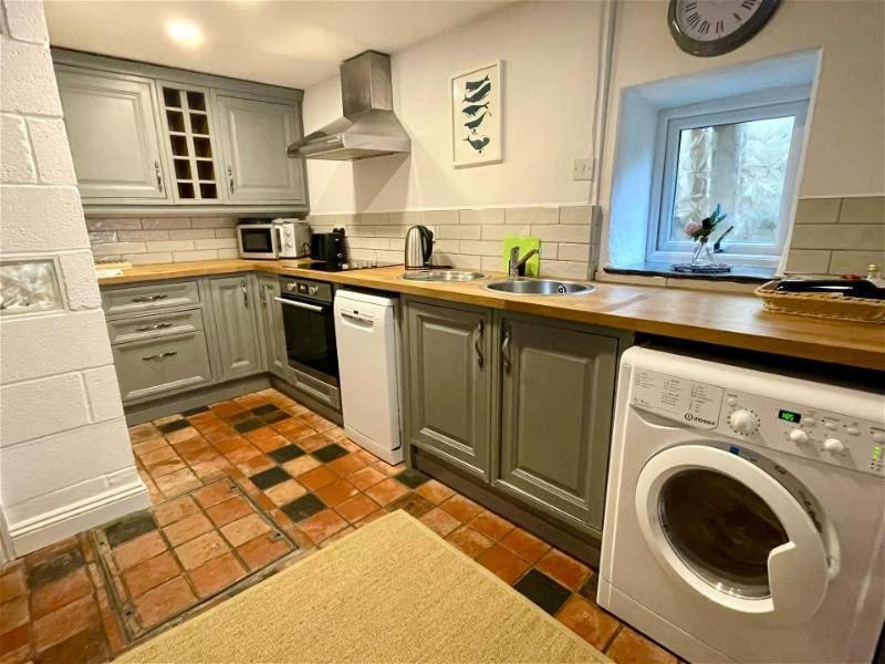 Coach House Studio, quiet, rural, pet friendly, Probus - Housity