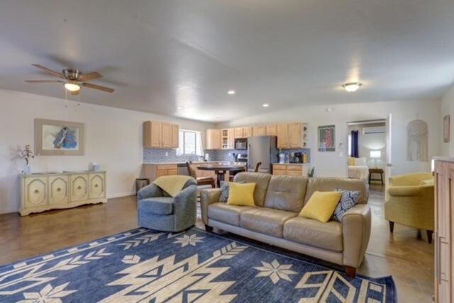 Oro Valley Guest House with Roof Top Views - Housity