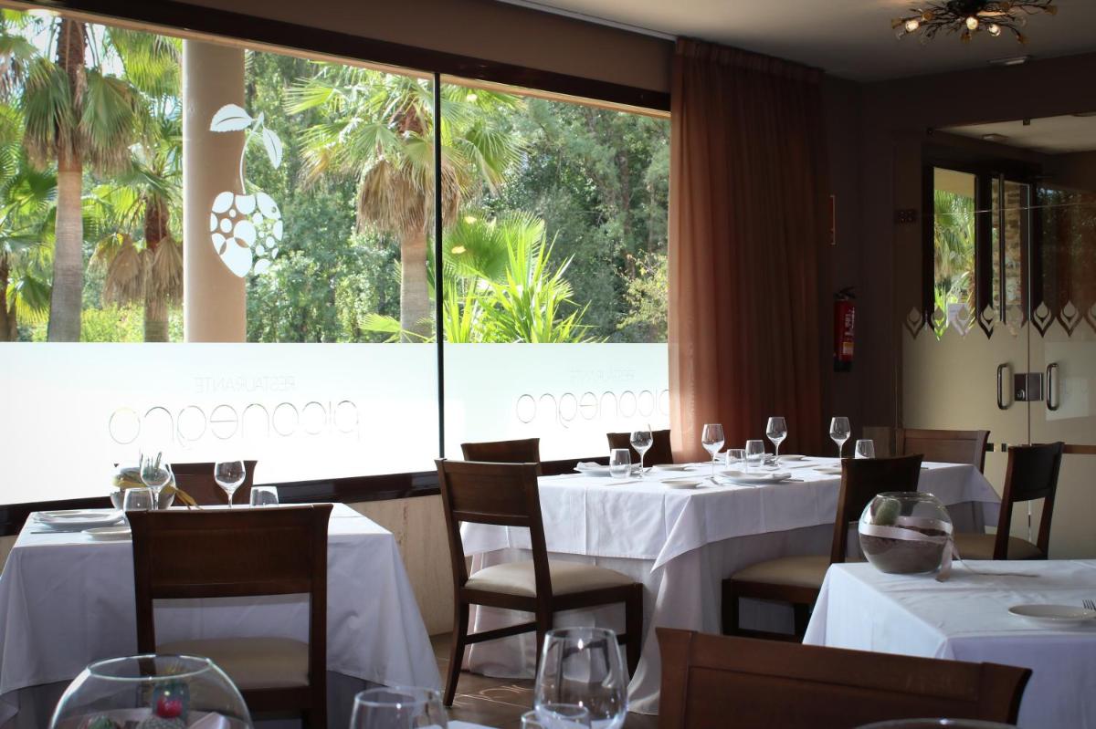 Un restaurante o sitio para comer en Hotel Balneario Valle del Jerte