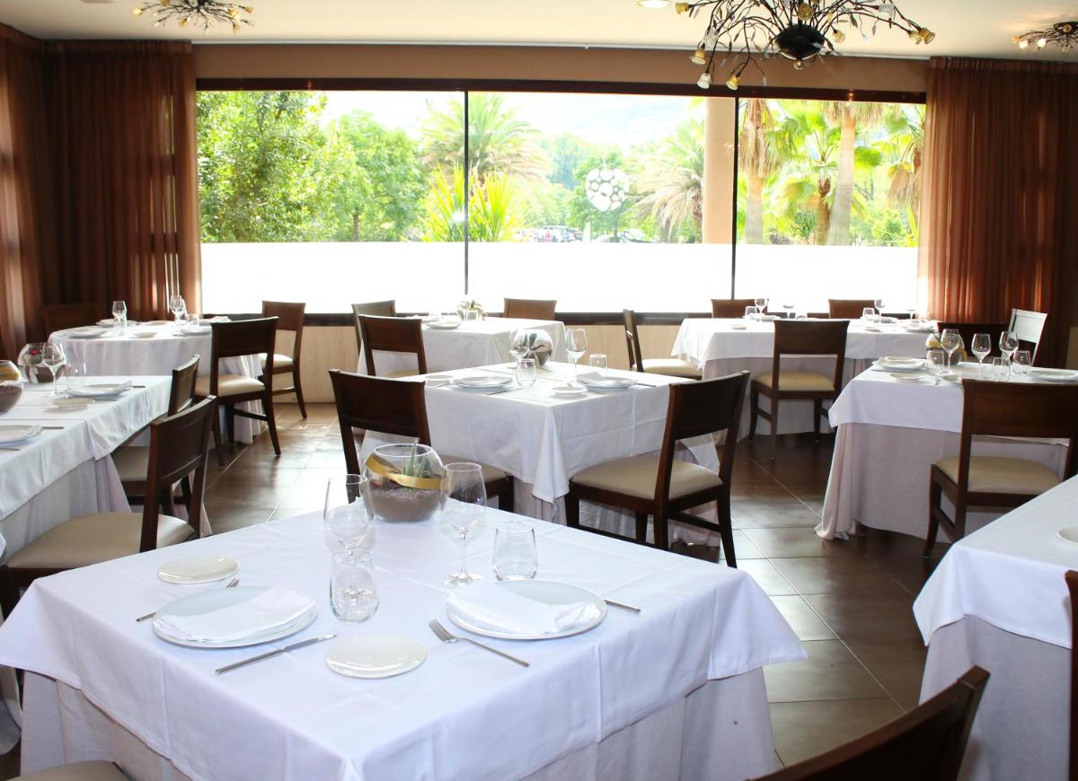 Un restaurante o sitio para comer en Hotel Balneario Valle del Jerte