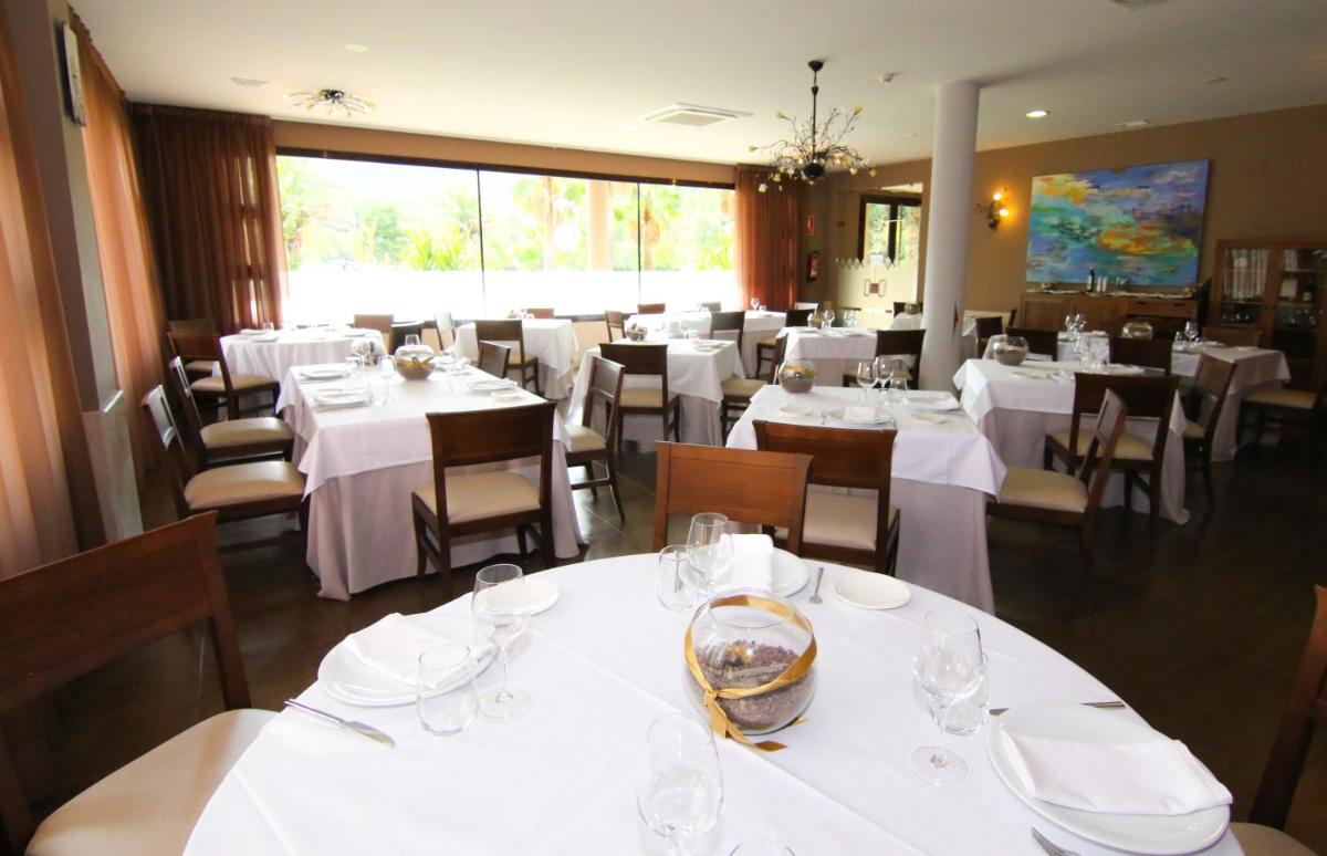 Un restaurante o sitio para comer en Hotel Balneario Valle del Jerte