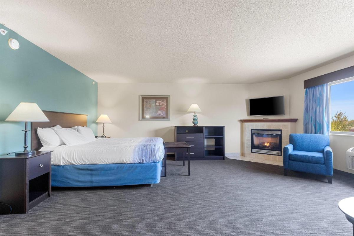 AmericInn by Wyndham Green Bay East - Housity
