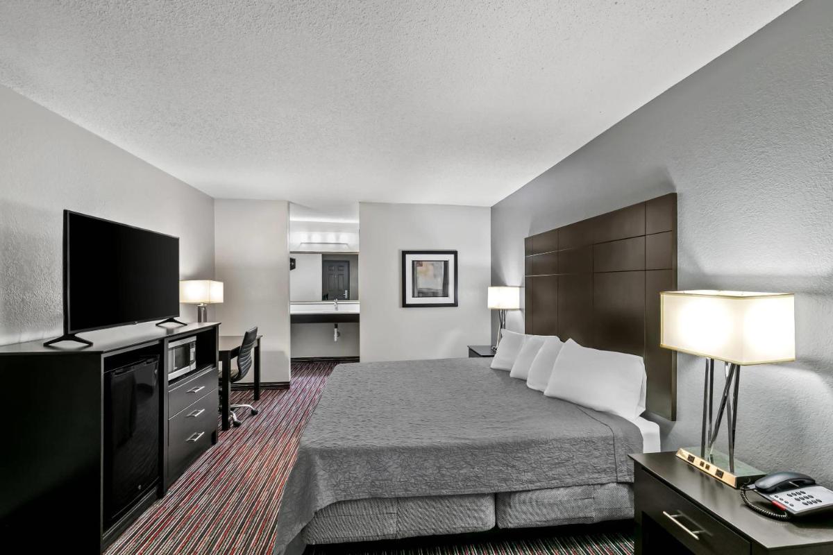 Econo Lodge Helen - Housity