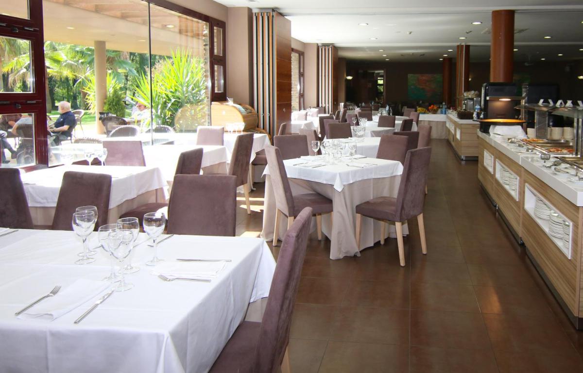 Un restaurante o sitio para comer en Hotel Balneario Valle del Jerte