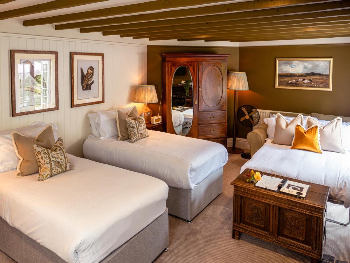 High Corner Inn - Housity