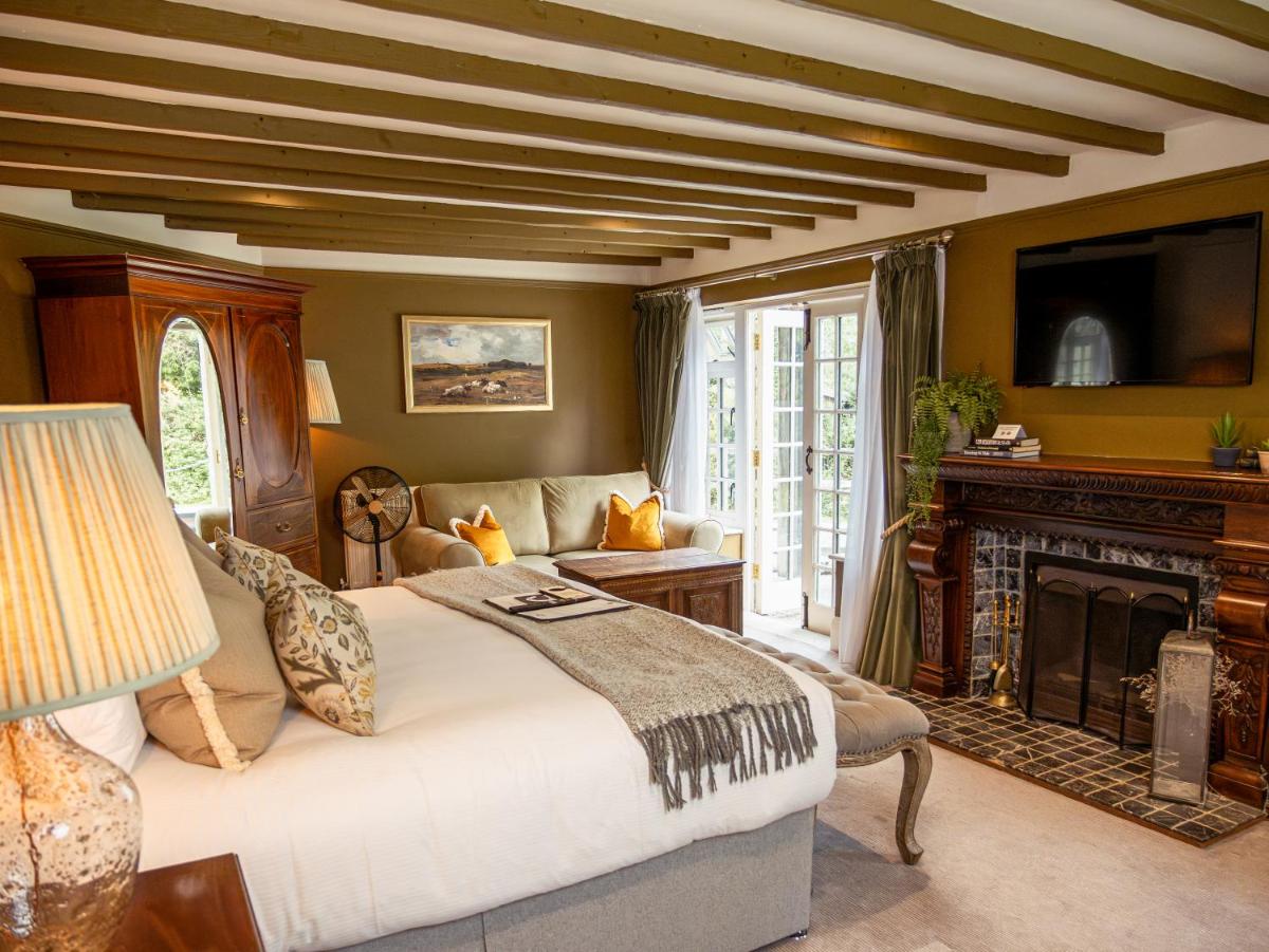 High Corner Inn - Housity
