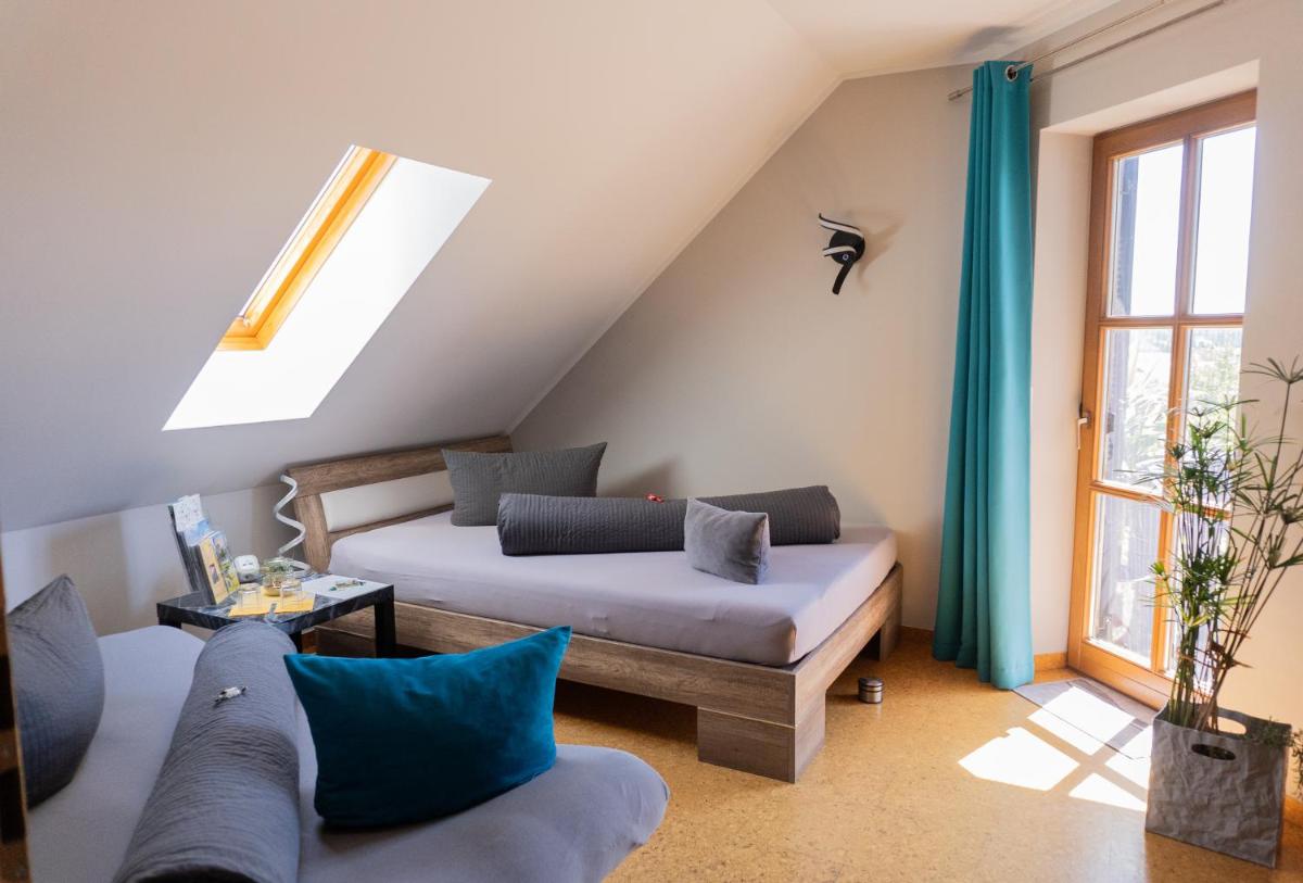Privatzimmer mit Gemeinschaftsbad - Zur Fliegerbank in der Rhön - Housity