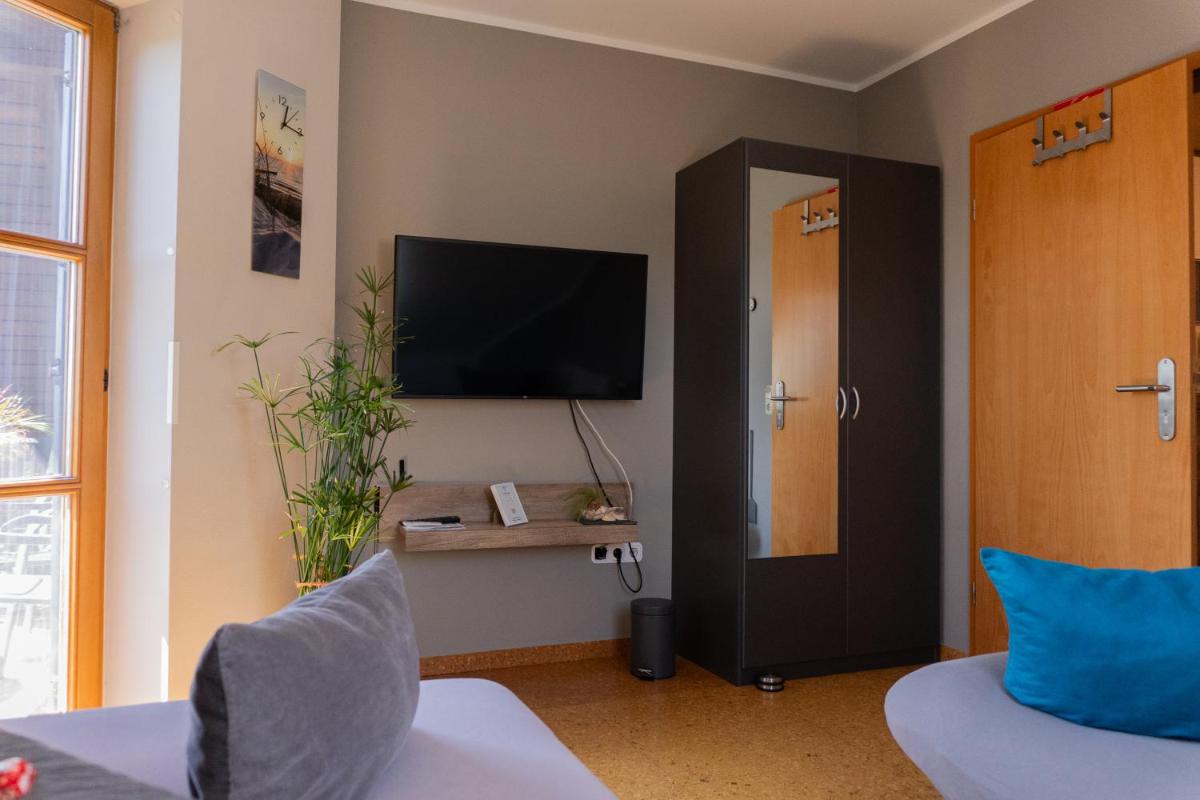 Privatzimmer mit Gemeinschaftsbad - Zur Fliegerbank in der Rhön - Housity