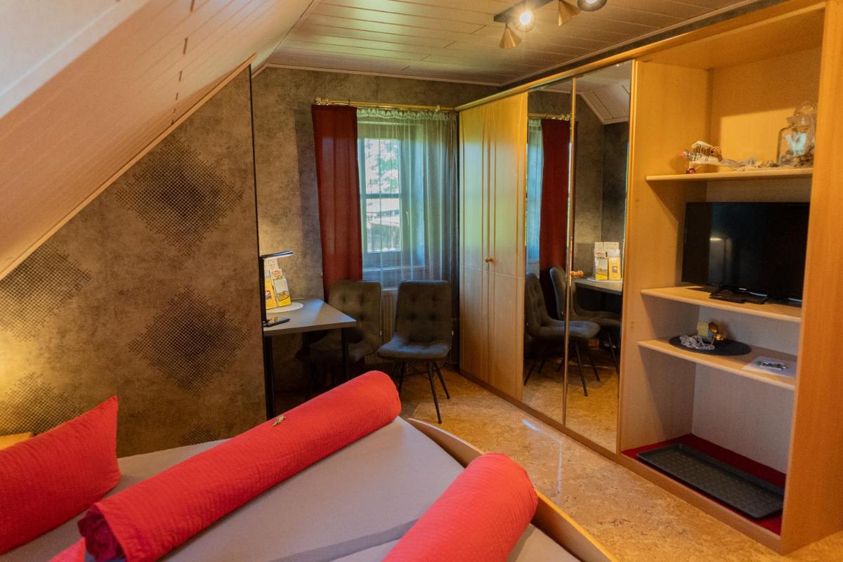 Privatzimmer mit Gemeinschaftsbad - Zur Fliegerbank in der Rhön - Housity