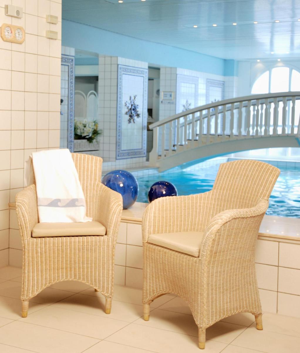Der Swimmingpool an oder in der Nähe von Badhotel Sternhagen