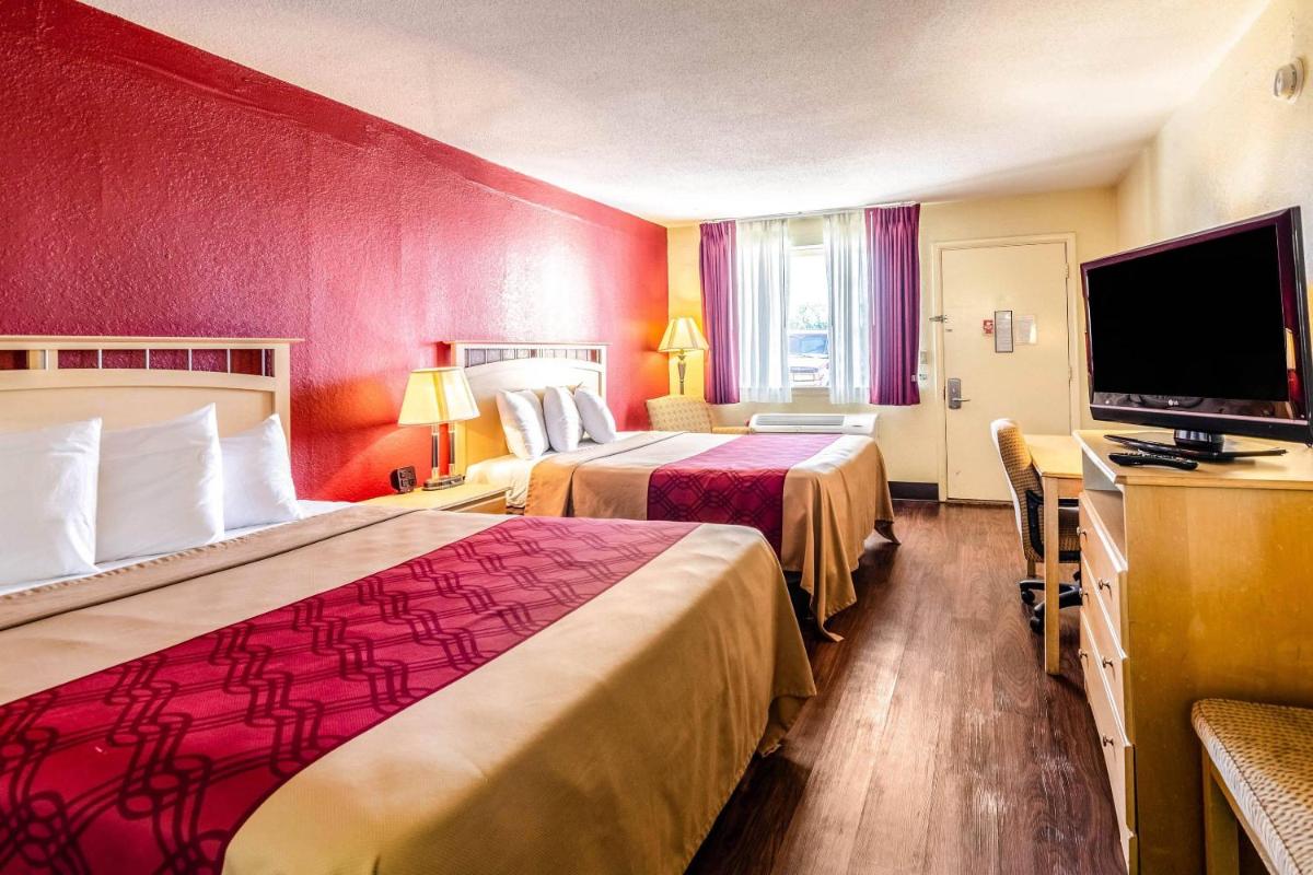 Econo Lodge Christiansburg-Blacksburg I-81 - Housity