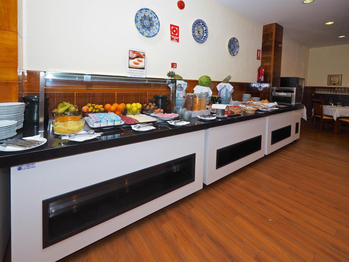 Comida en o cerca de este hotel