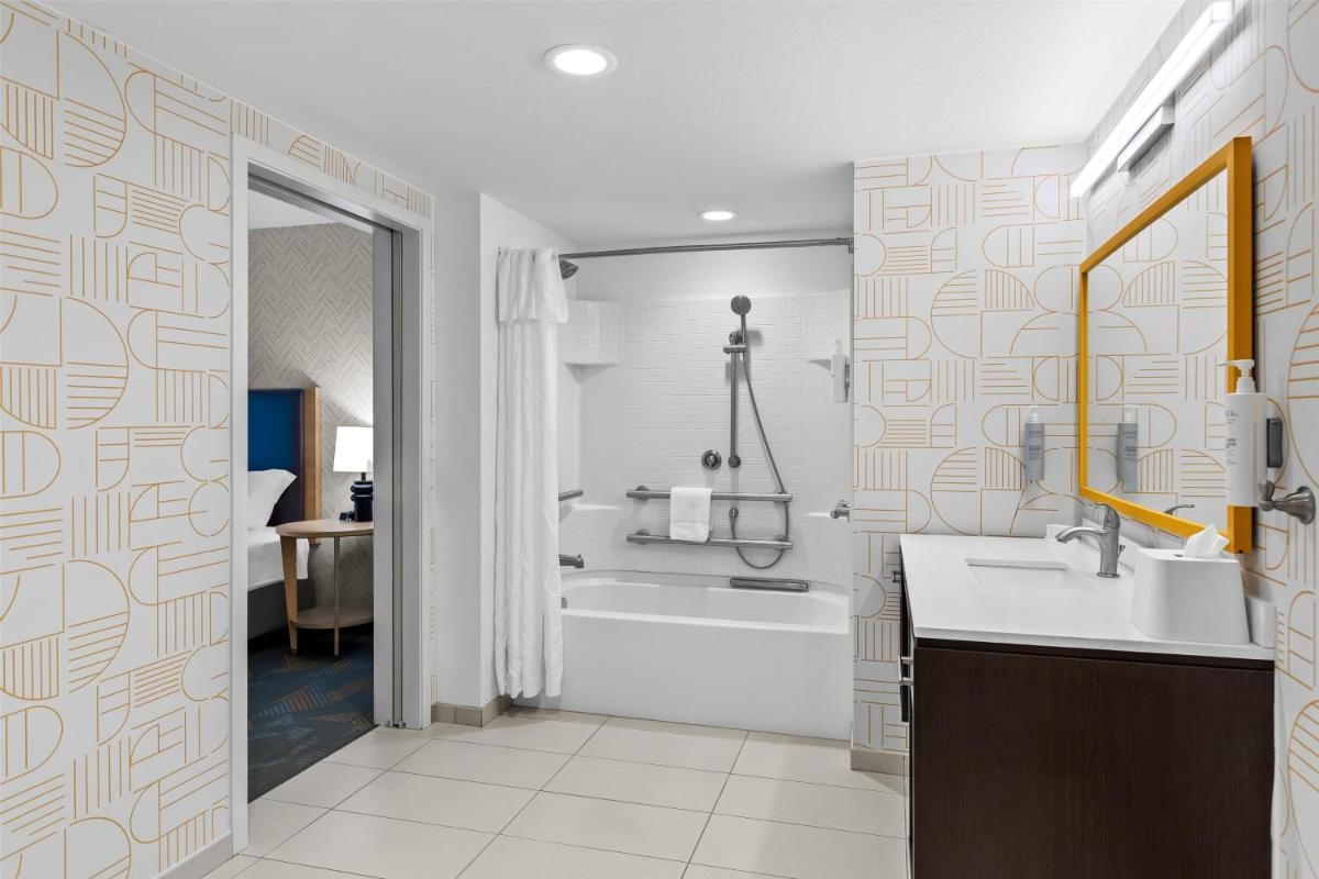 Home2 Suites By Hilton Youngstown - Housity