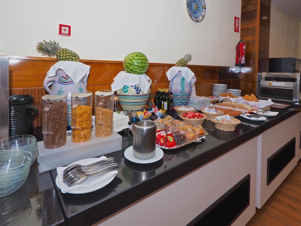 Comida en o cerca de este hotel