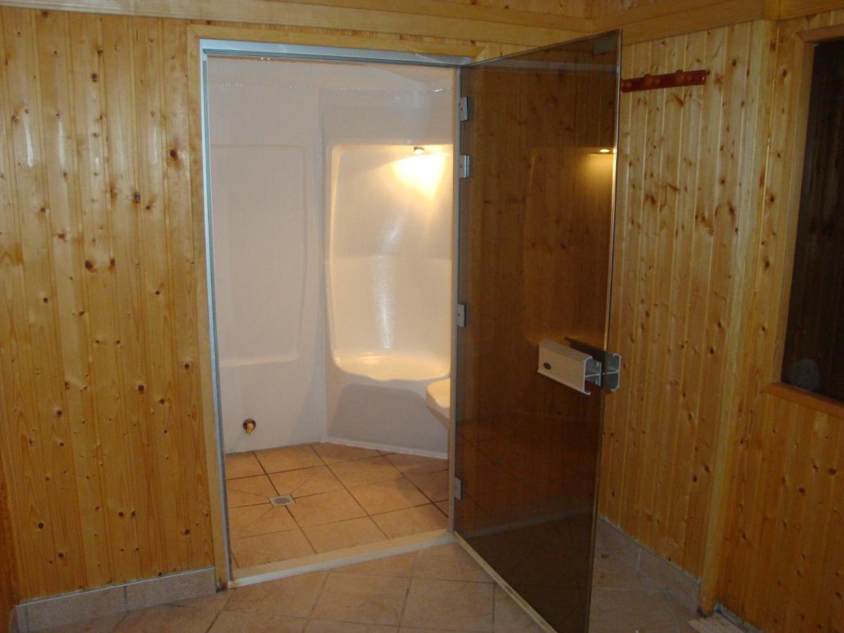 Salle de bains dans l'établissement Le Bois Dormant-Hôtel Restaurant & Spa Logis Hôtel