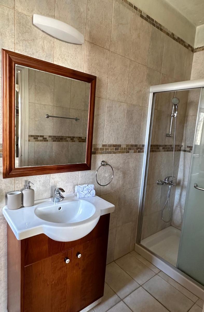 Villa Saint George Stone Costa Demetriou - Housity