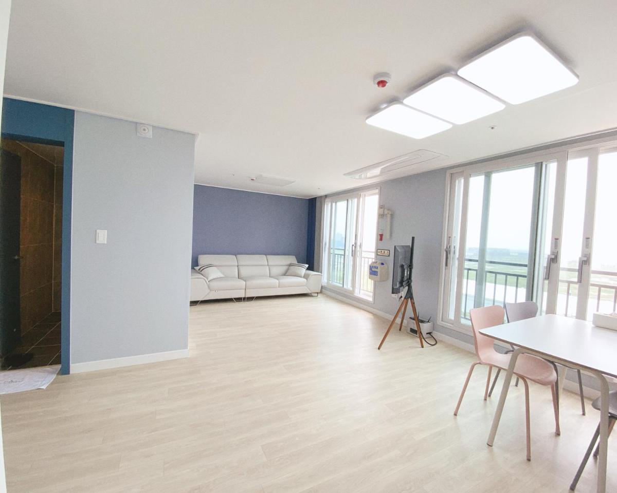 Gunsan Little Prince Condo - Housity