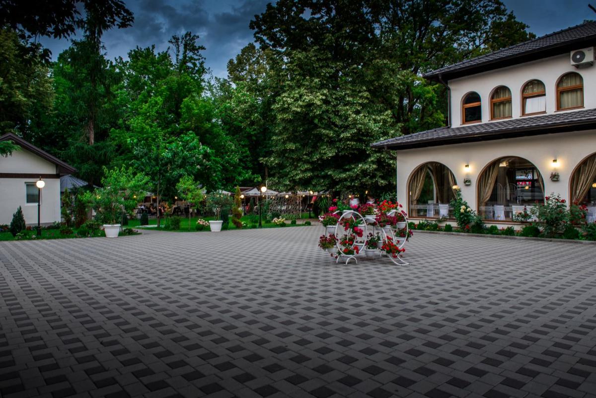 Hotel Camp Karagaq - Housity