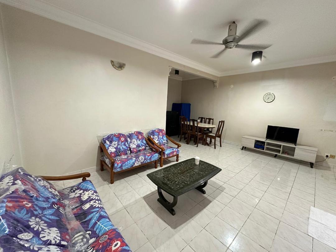 BUKIT INDAH HOMESTAY - Housity