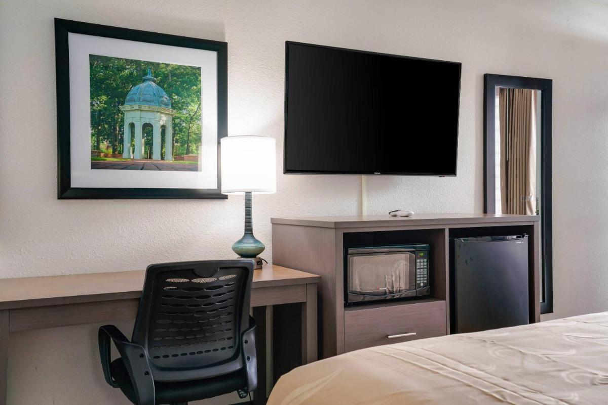 Quality Inn Greenville near University - Housity