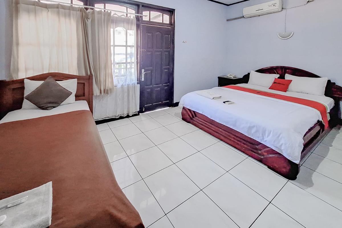 RedDoorz Syariah at Hotel Adi Sederhana near Stasiun Jatibarang - Housity