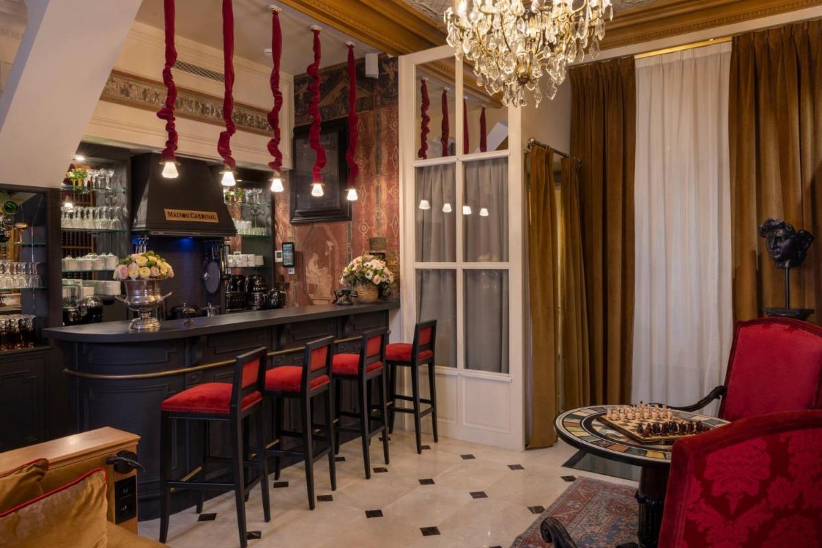 Salon ou bar de l'établissement Hôtel Da Vinci & Spa