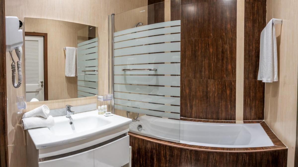PLAYA DEL PACHA Suites Hotel - Housity