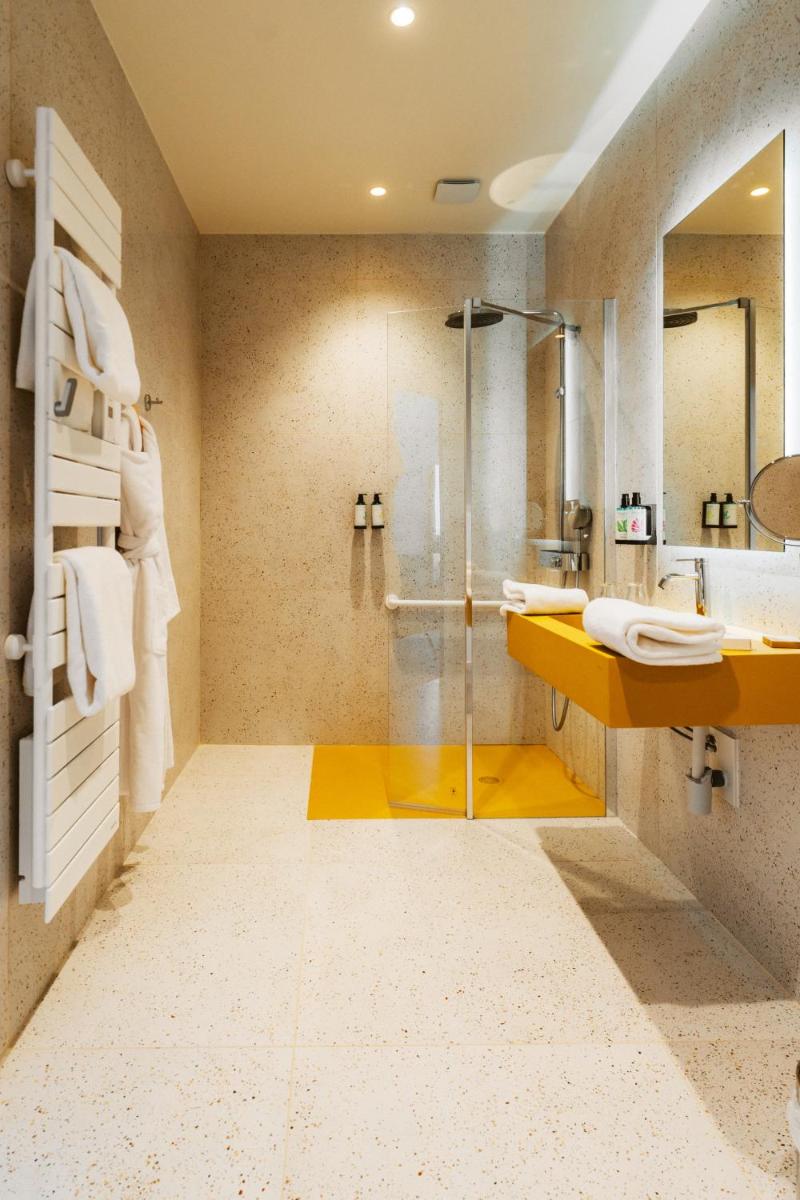 Salle de bains dans l'établissement Hotel Atlantic