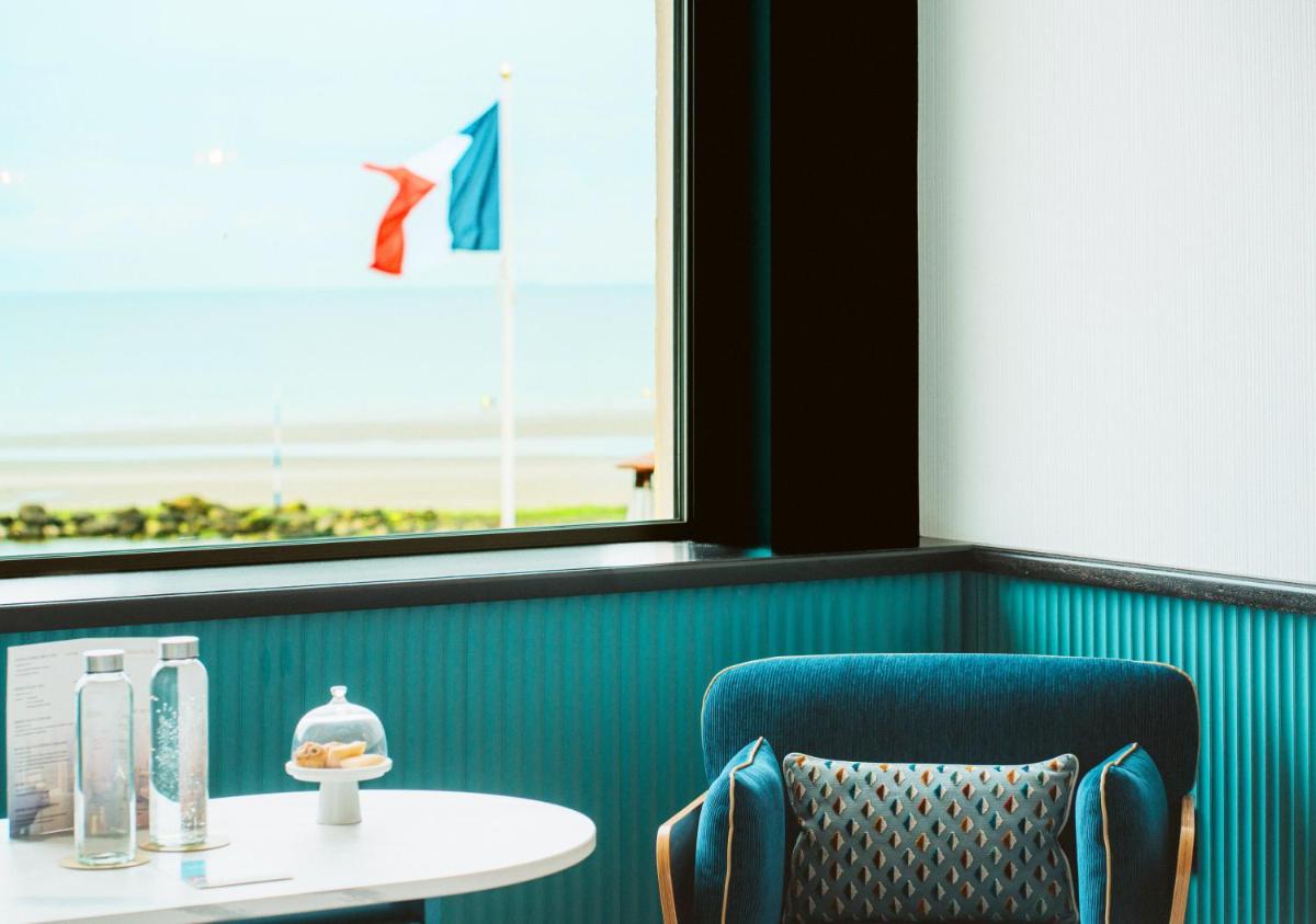 Vue générale sur la mer ou vue sur la mer prise depuis l'hôtel