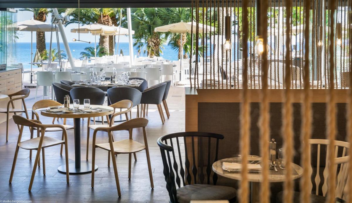 Un restaurante o sitio para comer en Radisson Blu Resort Gran Canaria