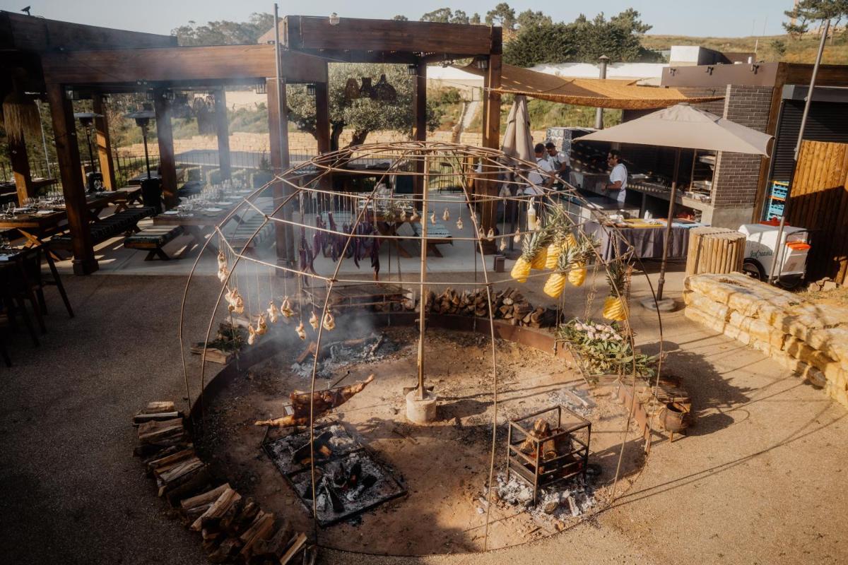 As comodidades para churrasco disponíveis para os clientes deste hotel