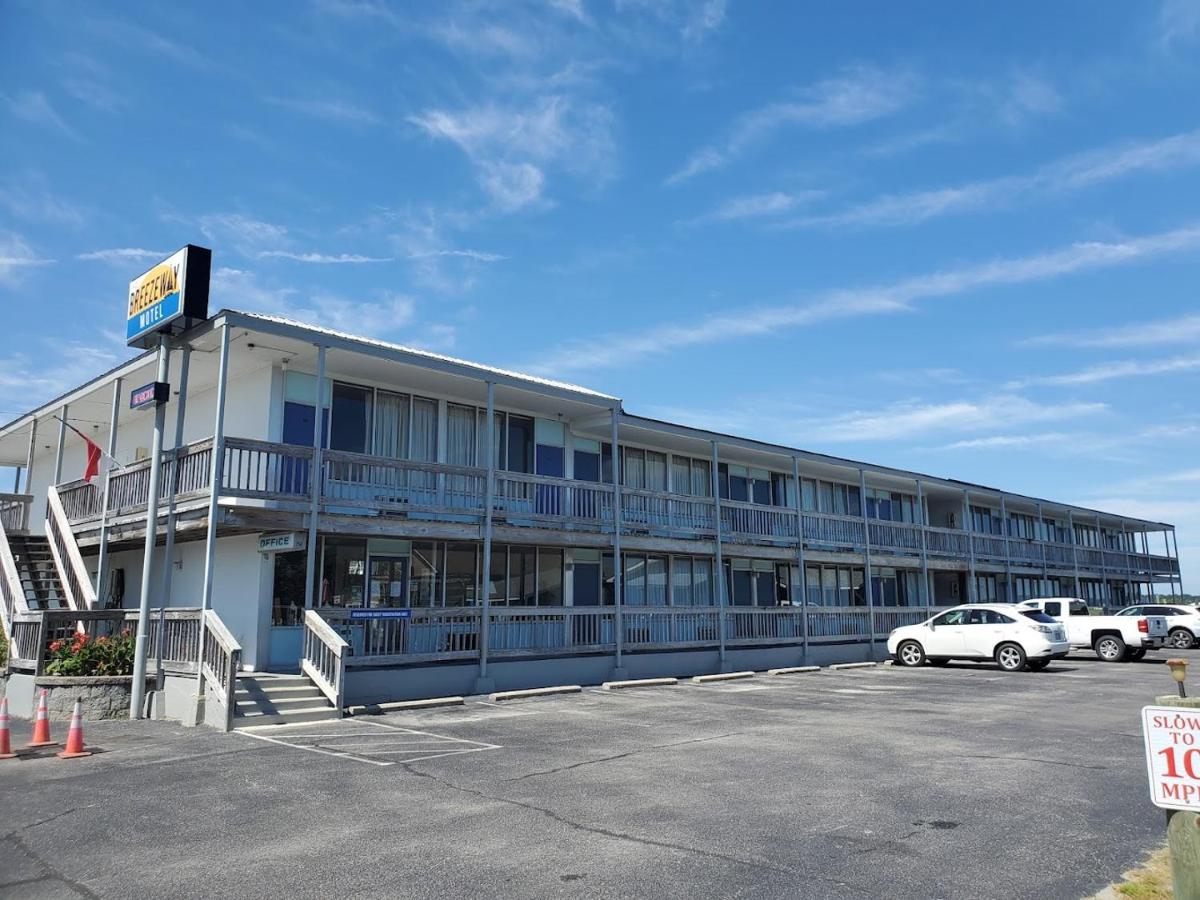 The Breezeway Motel & Resturant - Housity