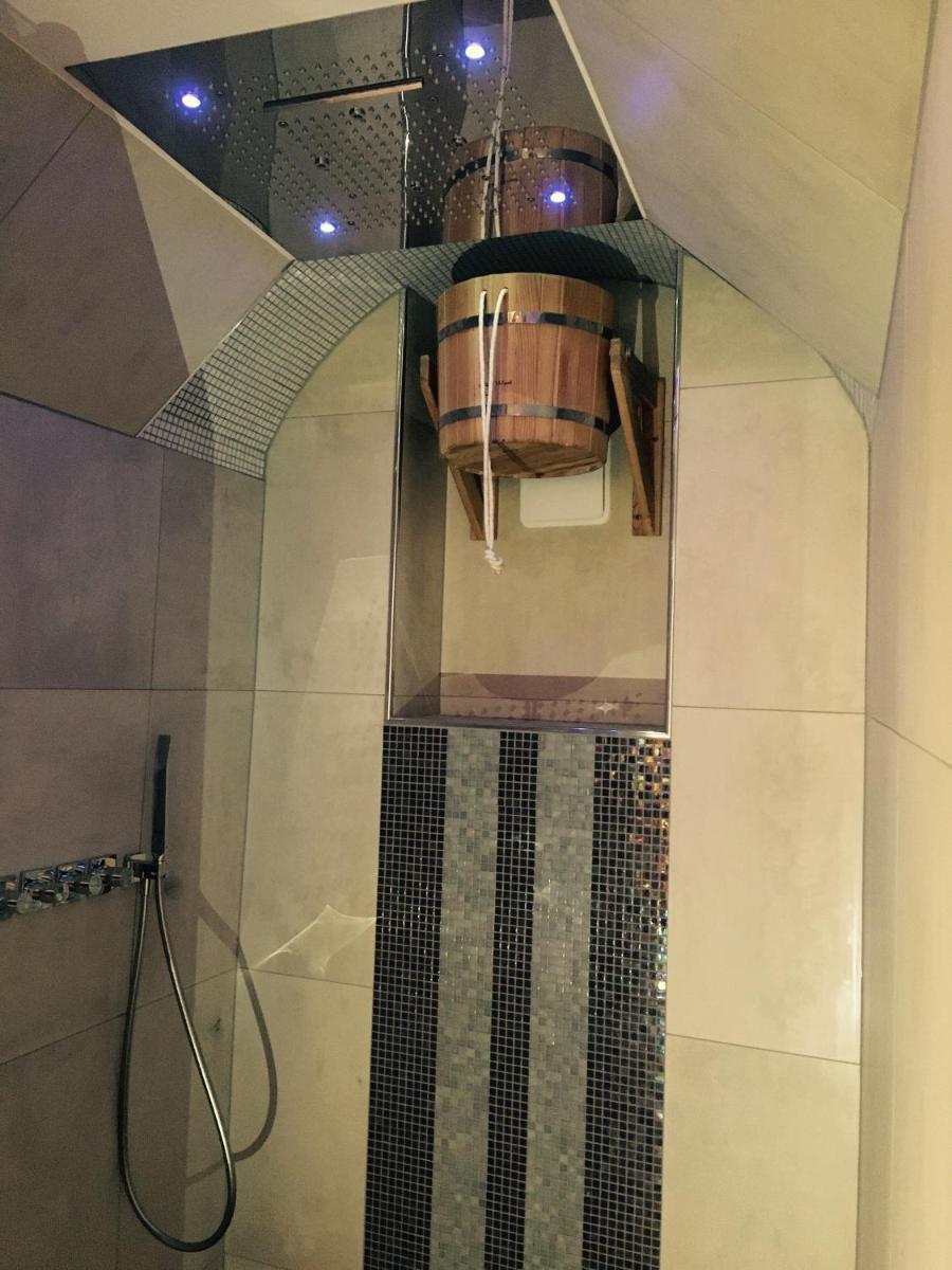 Salle de bains dans l'établissement Hôtel Brésil Opéra SPA