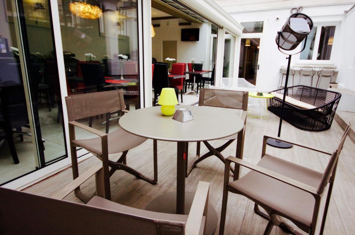 Coin salon dans l'établissement Hôtel Brésil Opéra SPA