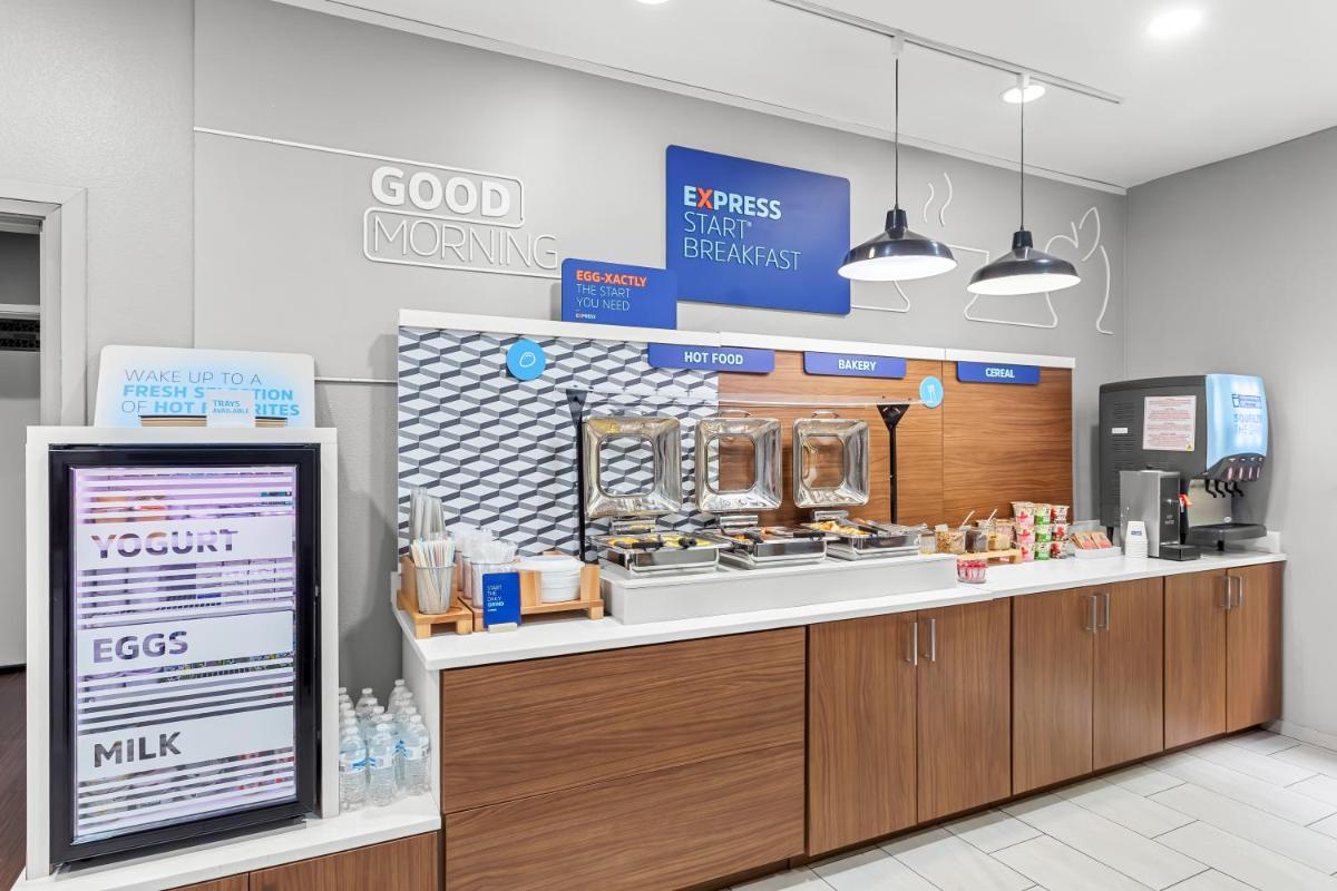 Holiday Inn Express & Suites Cross Lanes by IHG - Housity