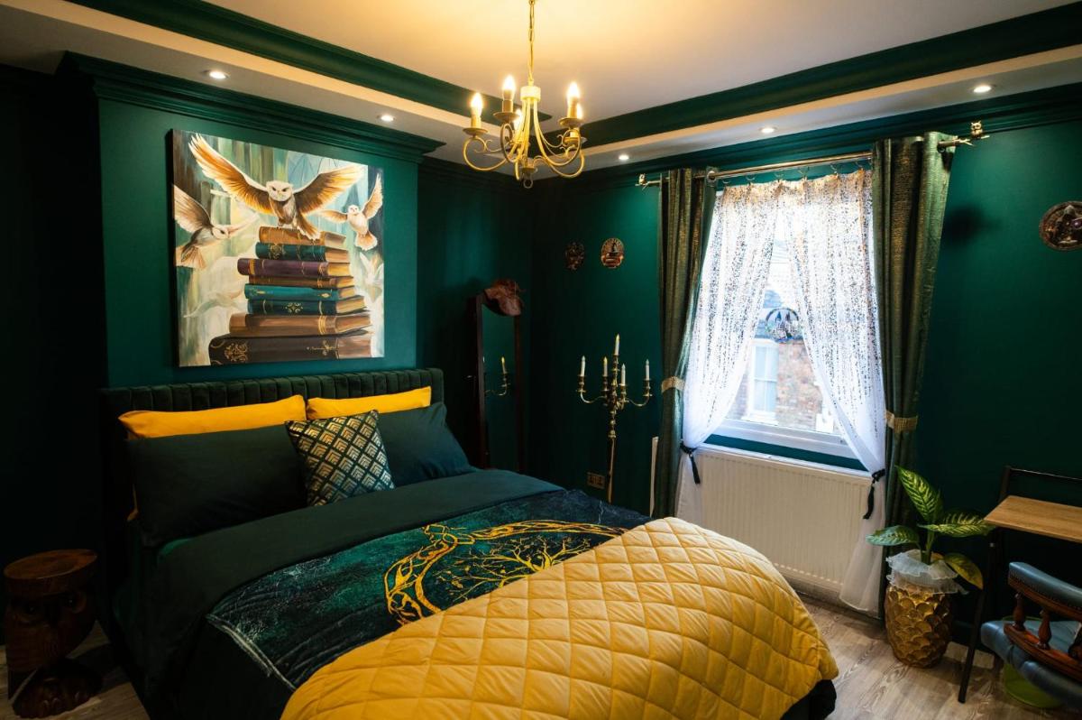ApArt 2 Luxury 3BR Apartment Free Parking Sleeps 6 - Housity