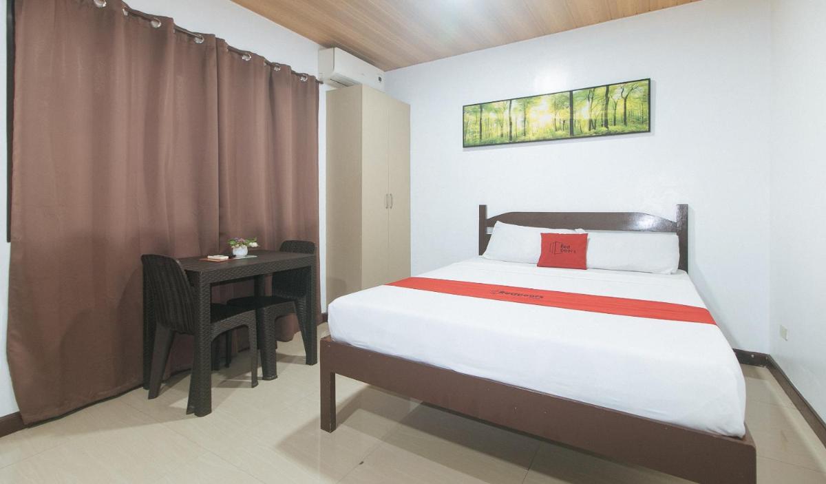 RedDoorz at RJs Bldg near Lyceum Gen Trias Cavite - Housity