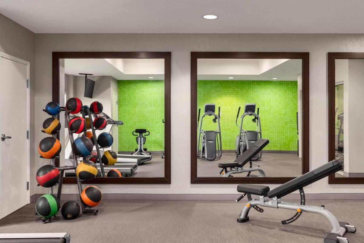 La Quinta by Wyndham Arlington North 6 Flags Dr - Housity