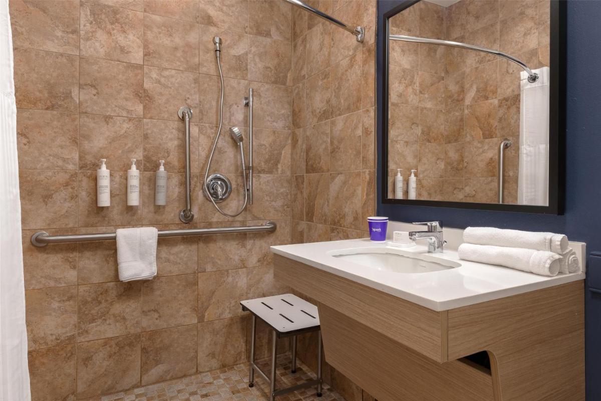 Spark By Hilton Wilmington Carolina Beach Rd - Housity