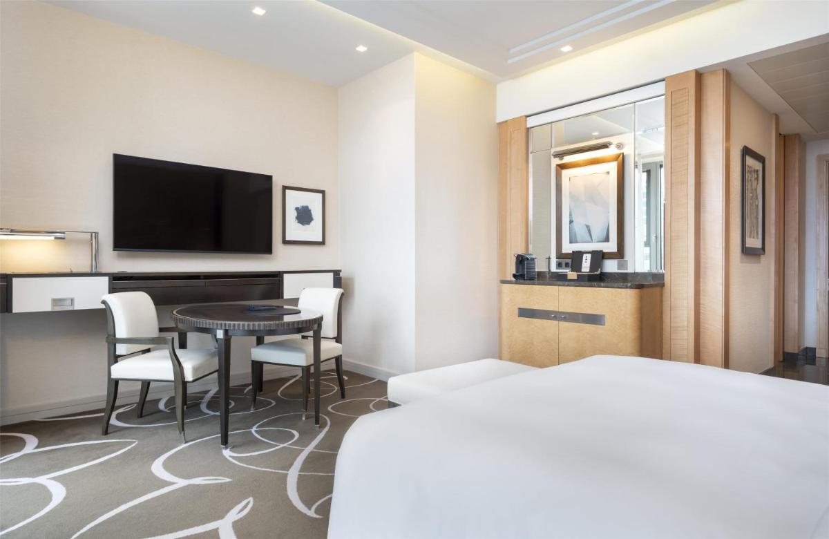 TV/Unterhaltungsangebot in der Unterkunft Waldorf Astoria Berlin