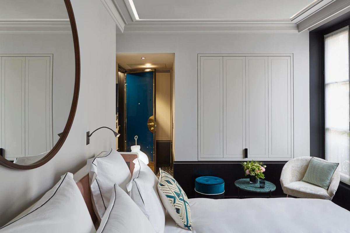 Un ou plusieurs lits dans un hébergement de l'établissement Le Roch Hotel & Spa