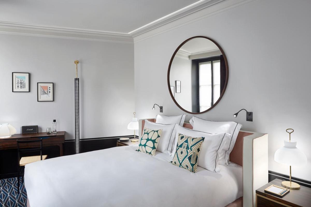Un ou plusieurs lits dans un hébergement de l'établissement Le Roch Hotel & Spa