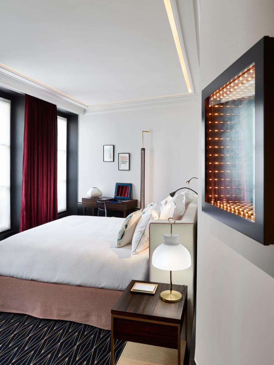 Un ou plusieurs lits dans un hébergement de l'établissement Le Roch Hotel & Spa