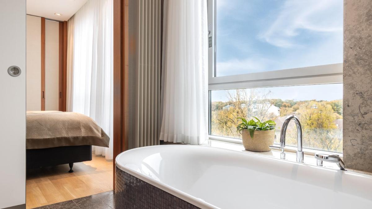 Ein Bett oder Betten in einem Zimmer der Unterkunft InterContinental Berlin by IHG