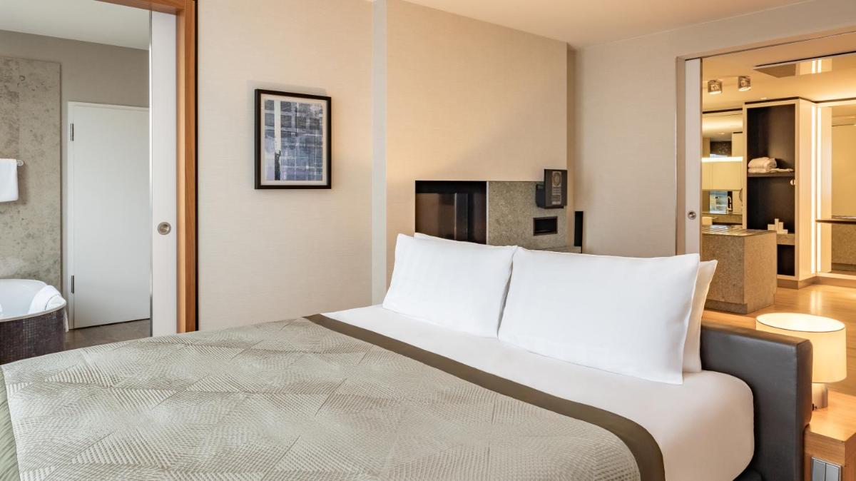 Ein Bett oder Betten in einem Zimmer der Unterkunft InterContinental Berlin by IHG