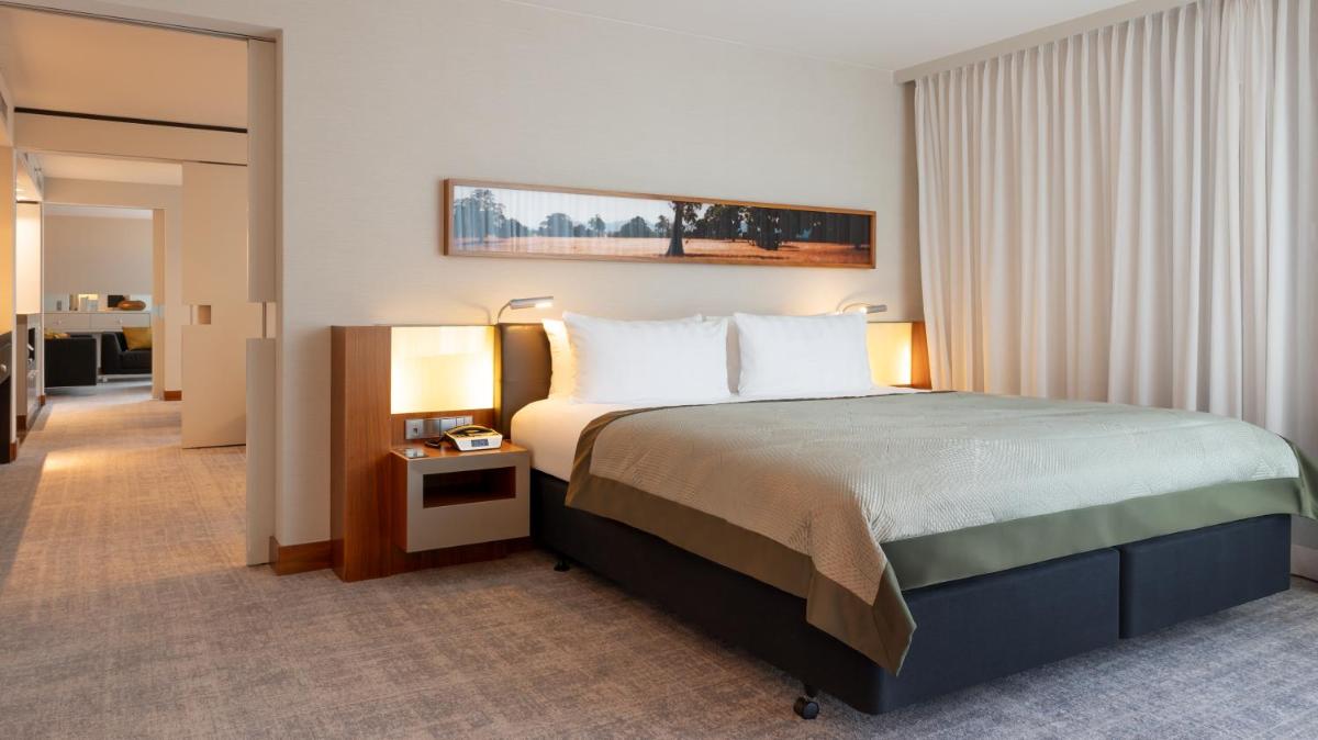 Ein Bett oder Betten in einem Zimmer der Unterkunft InterContinental Berlin by IHG