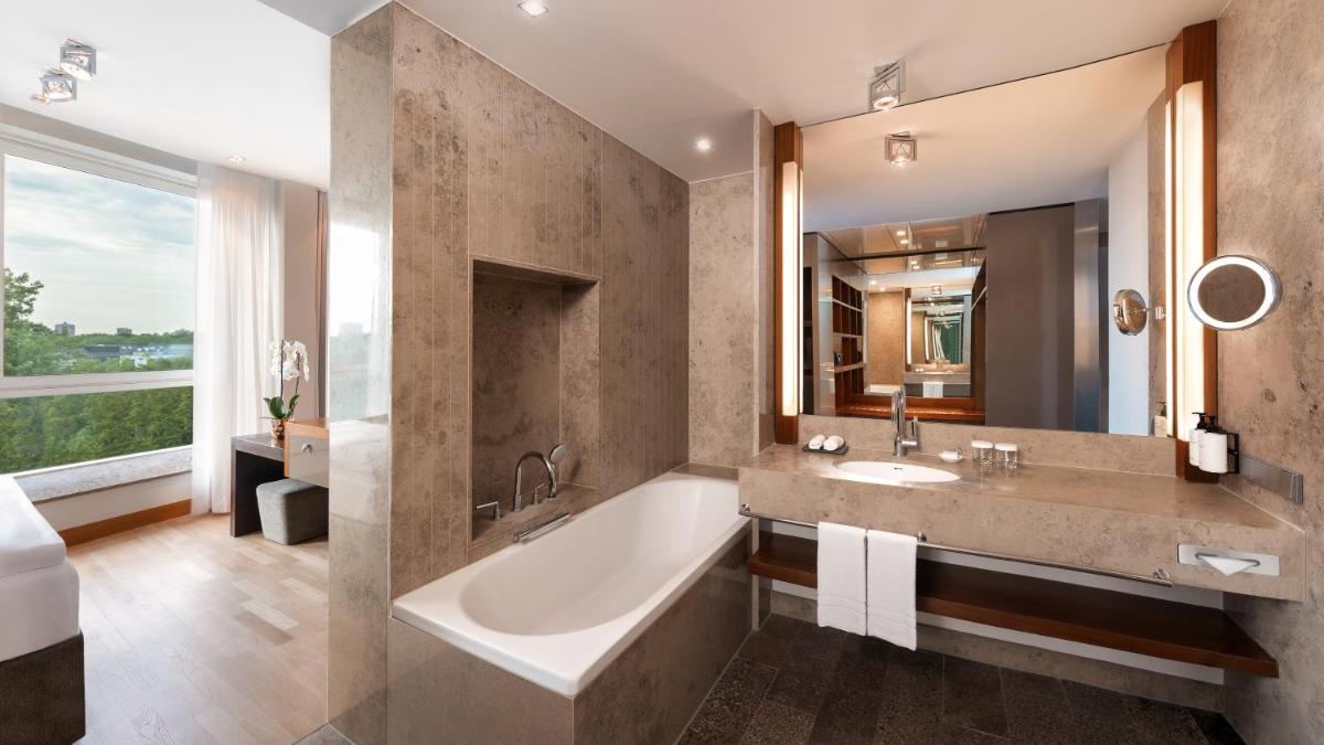 Ein Badezimmer in der Unterkunft InterContinental Berlin by IHG
