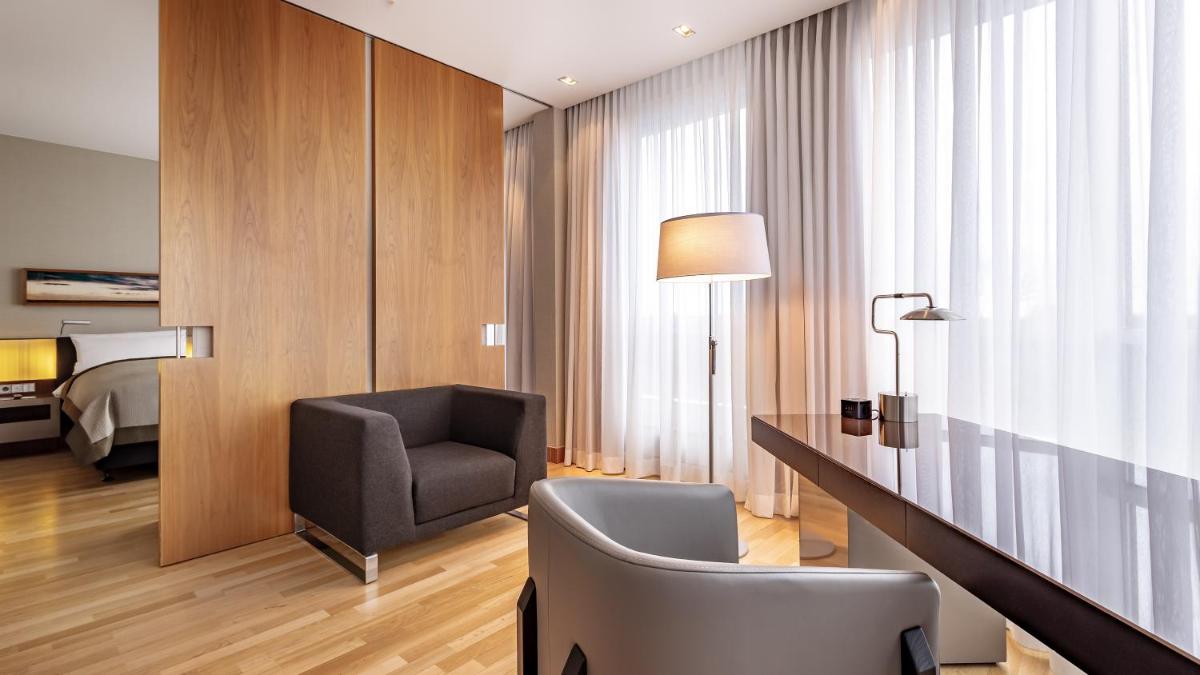 Ein Sitzbereich in der Unterkunft InterContinental Berlin by IHG